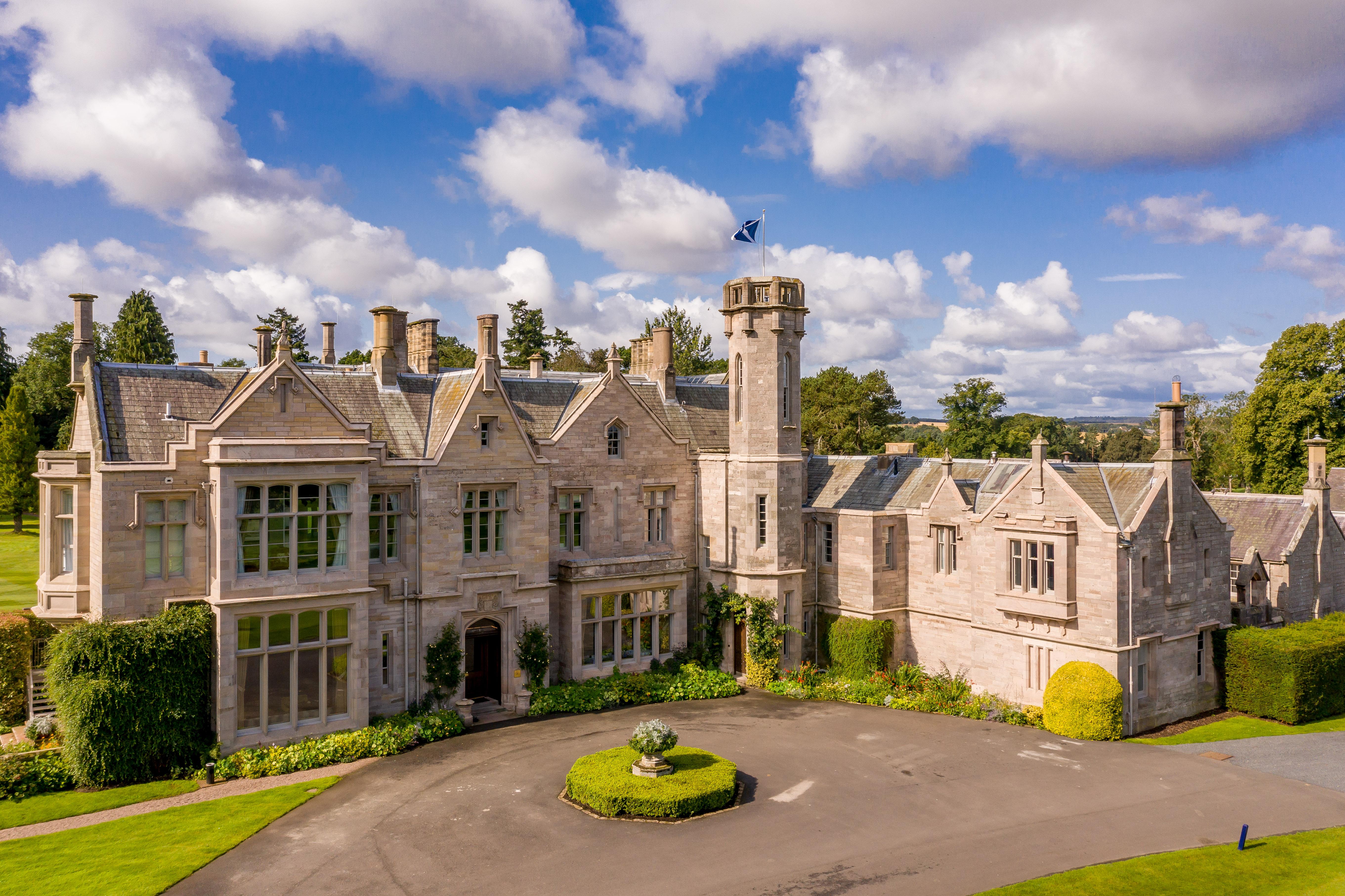 Schloss Roxburghe, Part Of Destination By Hyatt מראה חיצוני תמונה The main entrance to the school