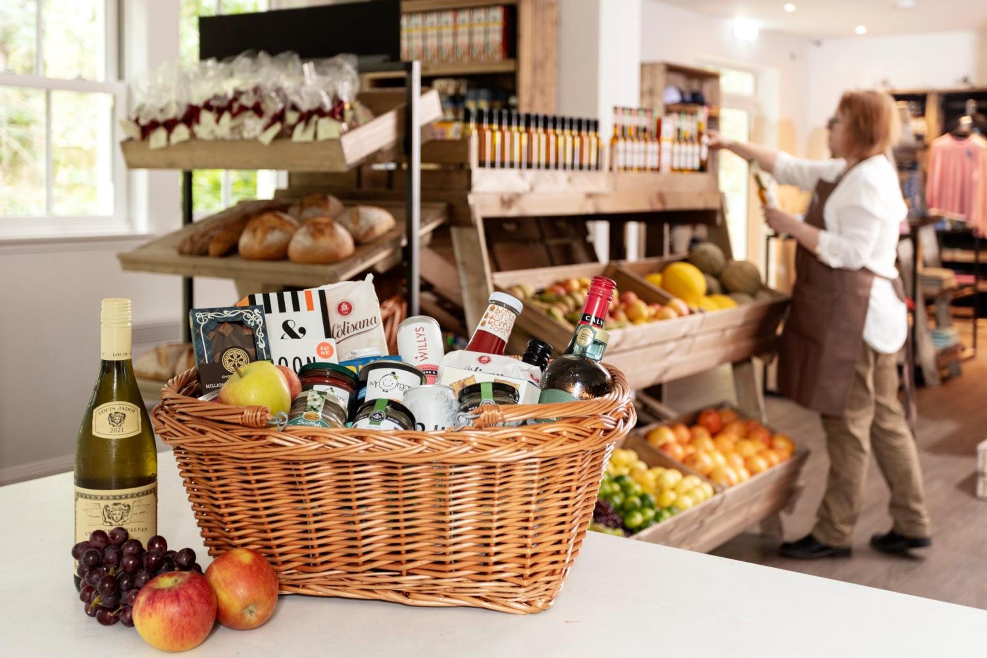 Schloss Roxburghe, Part Of Destination By Hyatt מראה חיצוני תמונה A typical shopping basket