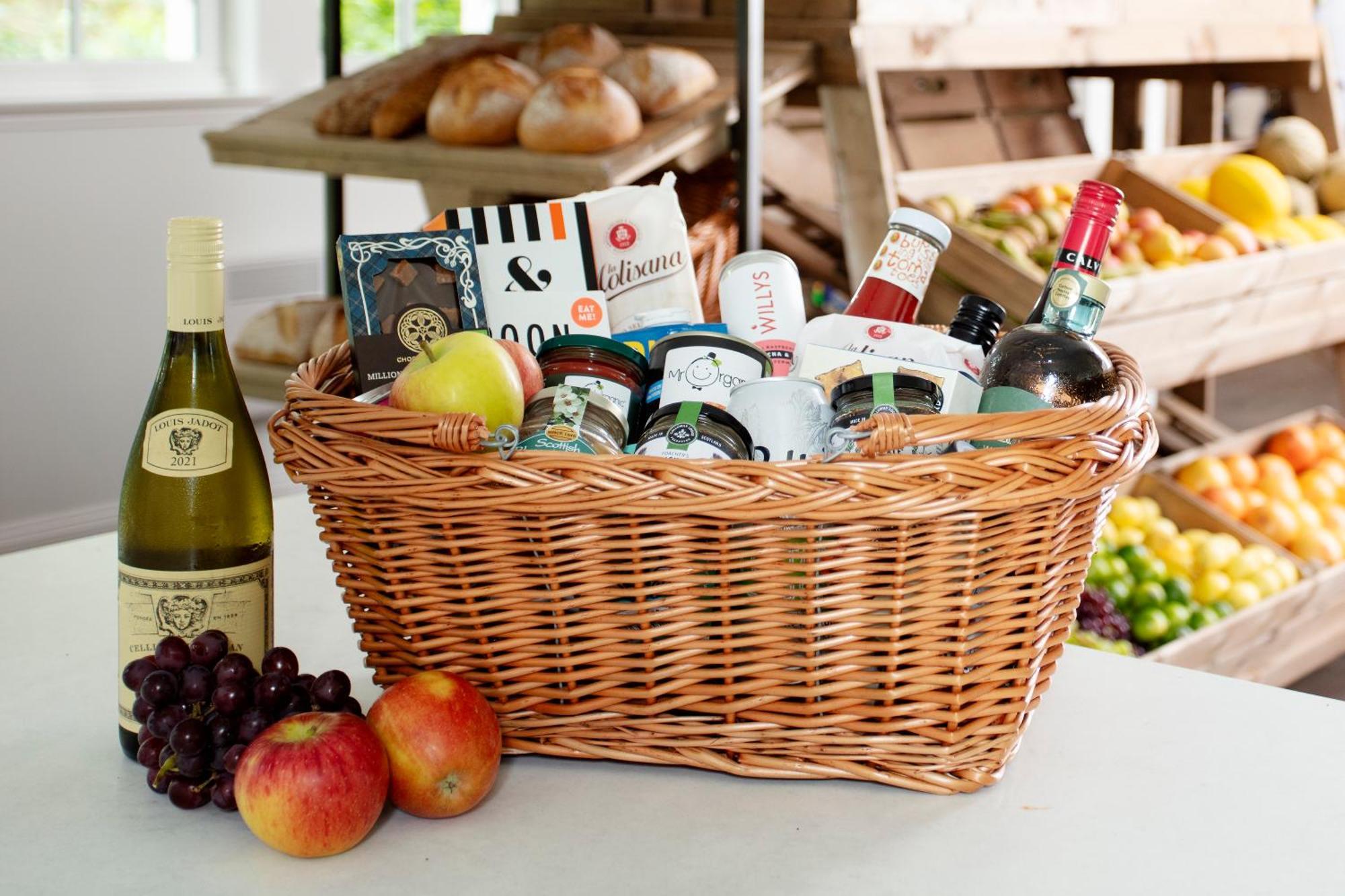 Schloss Roxburghe, Part Of Destination By Hyatt מראה חיצוני תמונה A picnic basket