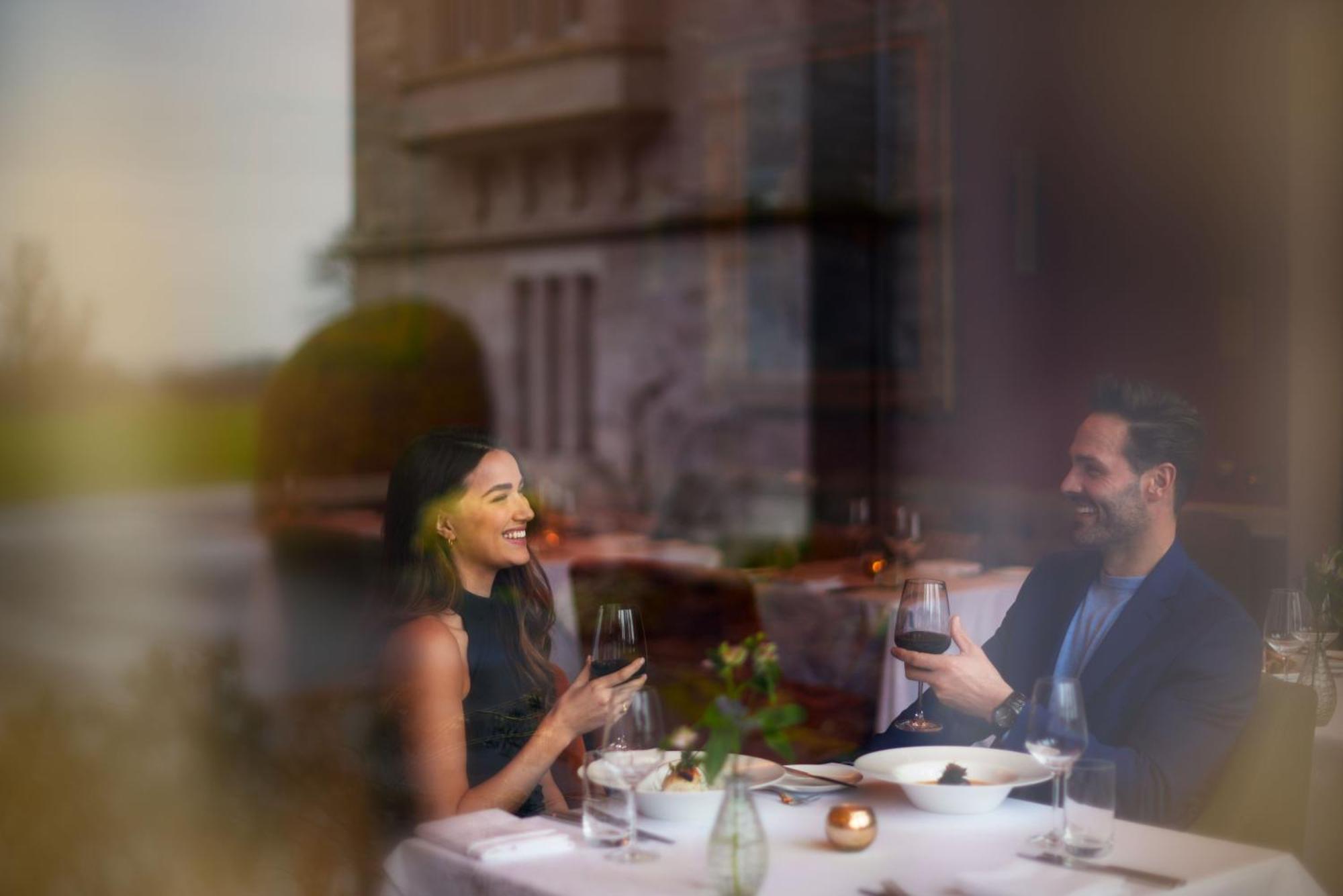 Schloss Roxburghe, Part Of Destination By Hyatt מראה חיצוני תמונה A couple dining at a restaurant