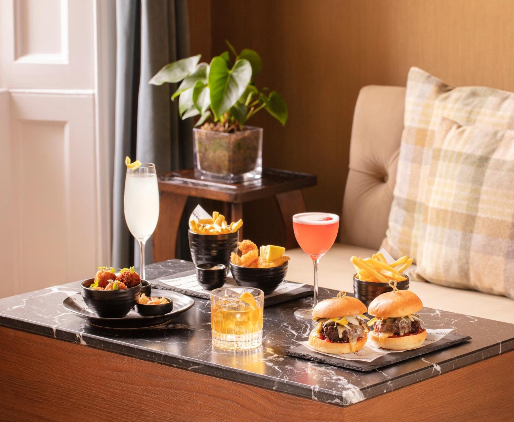 Schloss Roxburghe, Part Of Destination By Hyatt מראה חיצוני תמונה A selection of cocktails and bar snacks at the bar