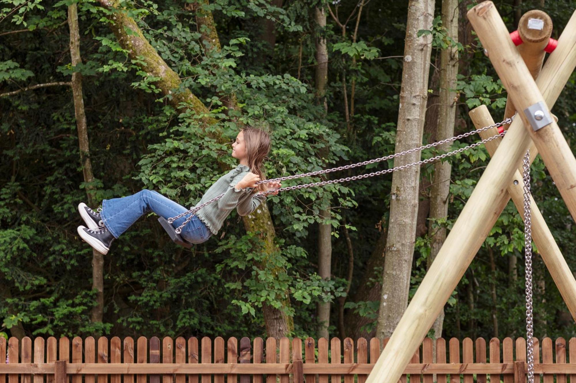 Schloss Roxburghe, Part Of Destination By Hyatt מראה חיצוני תמונה A child on a swing