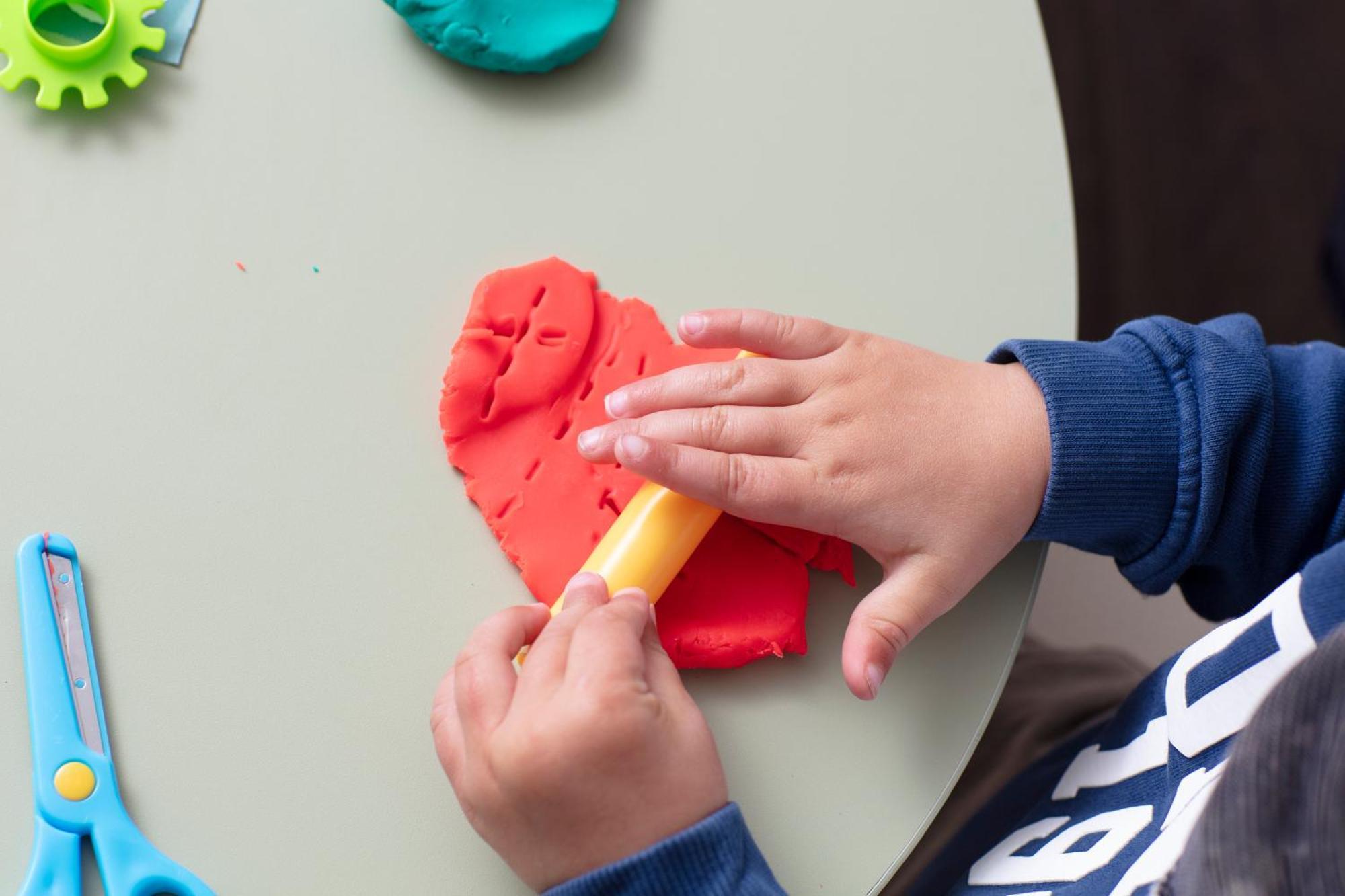 Schloss Roxburghe, Part Of Destination By Hyatt מראה חיצוני תמונה Child playing with Play-Doh