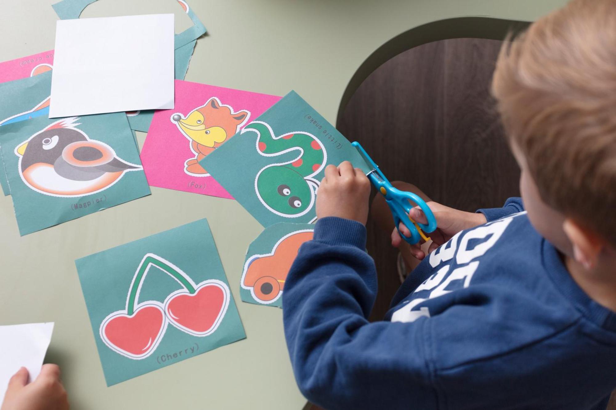 Schloss Roxburghe, Part Of Destination By Hyatt מראה חיצוני תמונה Child using scissors