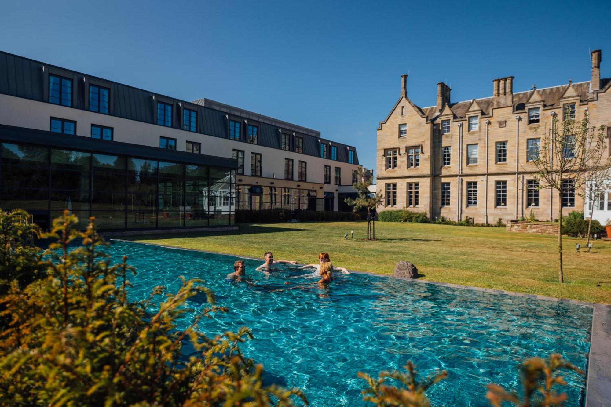 Schloss Roxburghe, Part Of Destination By Hyatt מראה חיצוני תמונה The swimming pool at the Edinburgh Academy